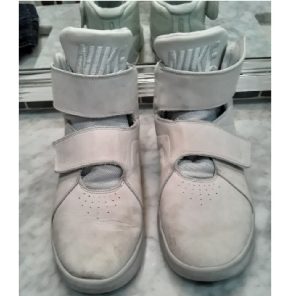 Nike sneakers Big boys size 6Y Velcro closure